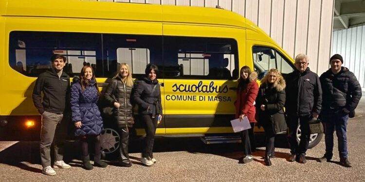 Totalmente elettrico il nuovo scuolabus per gli studenti di Massa (Regione Toscana)