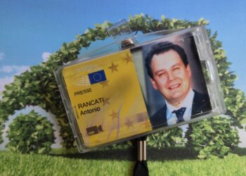 Il Parlamento europeo ha adottato le misure per ridurre gli sprechi nel sistema tessile e prodotti alimentari