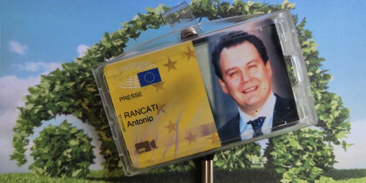 Il Parlamento europeo ha adottato le misure per ridurre gli sprechi nel sistema tessile e prodotti alimentari