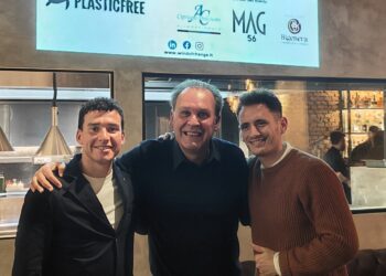 Partito da Venezia il giro d’Italia in canoa fino a Genova per sensibilizzare sui temi ambientali con un’importante ricerca scientifica