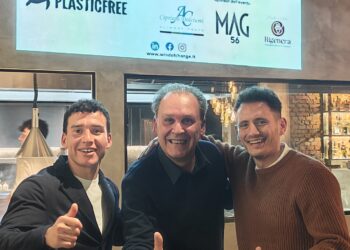 Wind of Change, si conclude a Genova l’epico giro d’Italia in canoa per raccontare lo stato del nostro mare