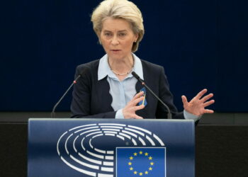 Ue, von der Leyen: nessuna retromarcia sul Green Deal con un nuovo “Patto per l’Industria Pulita”
