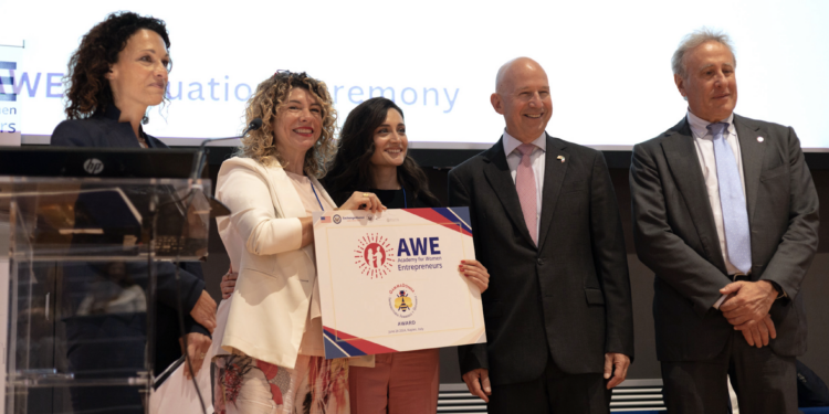 Al via la seconda edizione italiana di AWE – Academy per aspiranti imprenditrici. C’è tempo fino al 3 febbraio per candidarsi!