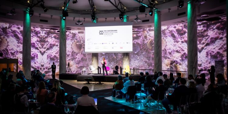 Si chiude con successo The Custodians Earth Solutions Symposium con importanti analisi dell’impatto delle microplastiche sulla salute umana