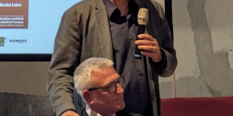 “la luce illumina la storia”, Domenico De Rito architetto della luce, la celebra con un Forum a Cirella