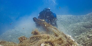 800 kg di reti fantasma recuperate al largo di Siracusa e di Terrasini con il progetto “Liberare il Mare!”