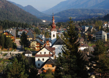 Giornata dedicata alla pulizia e alla raccolta in zone pubbliche e naturali con due punti di ritrovo a Fusine in Valromana e a Camporosso in Valcanale